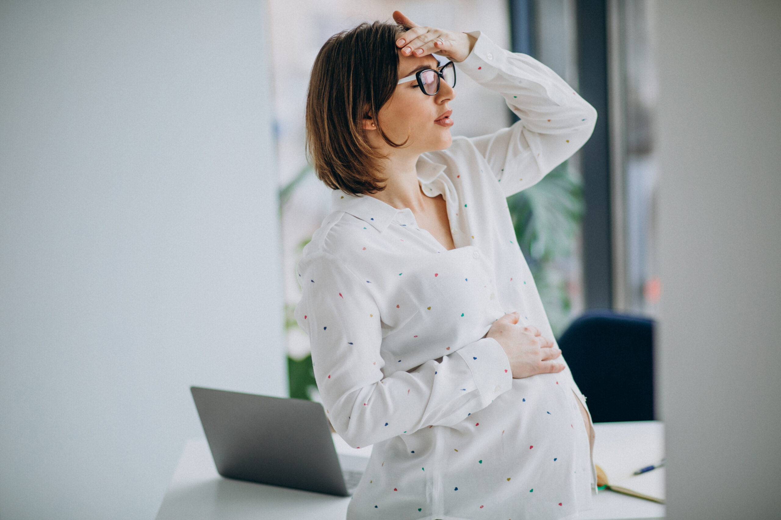 woman feeling pregnancy brain fog